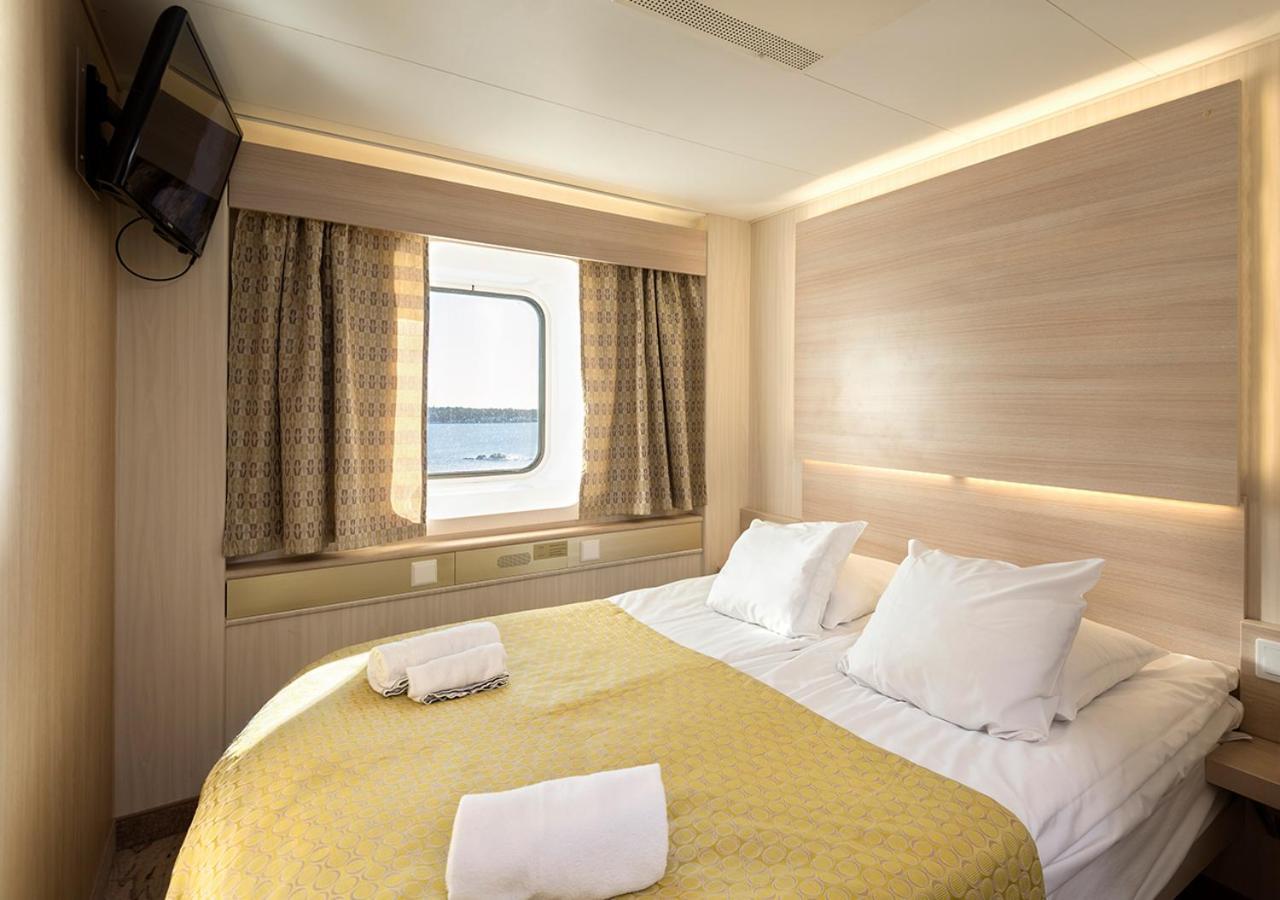Viking Line ferry Amorella - Cruise from Stockholm to Helsinki Rum bild